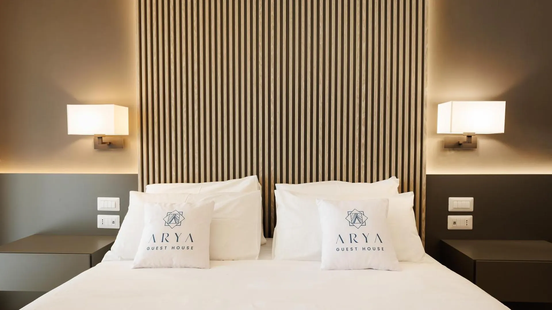Arya Guest House Napoli 0*,  Italia