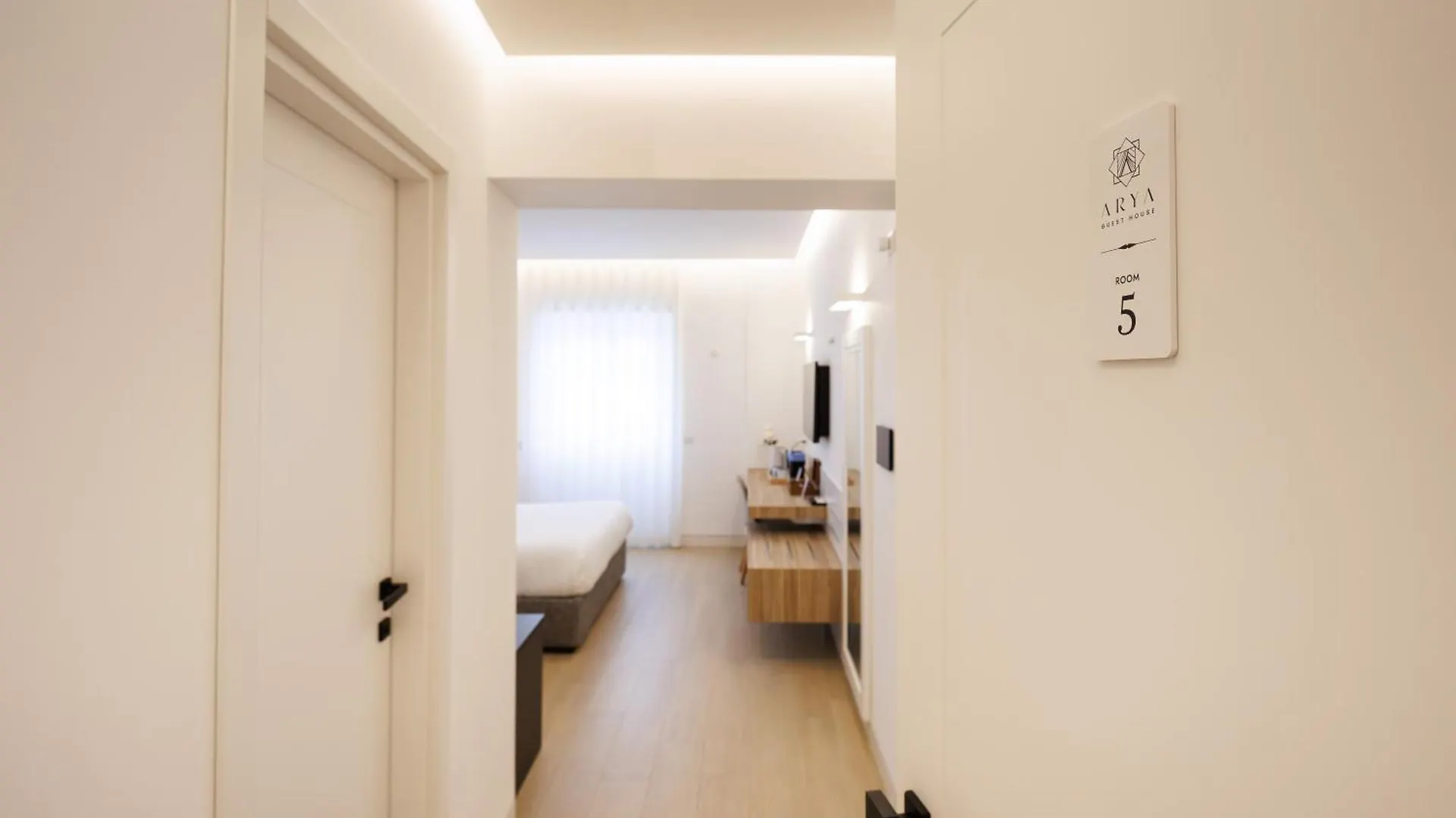Arya Guest House Napoli 0*,  Italia