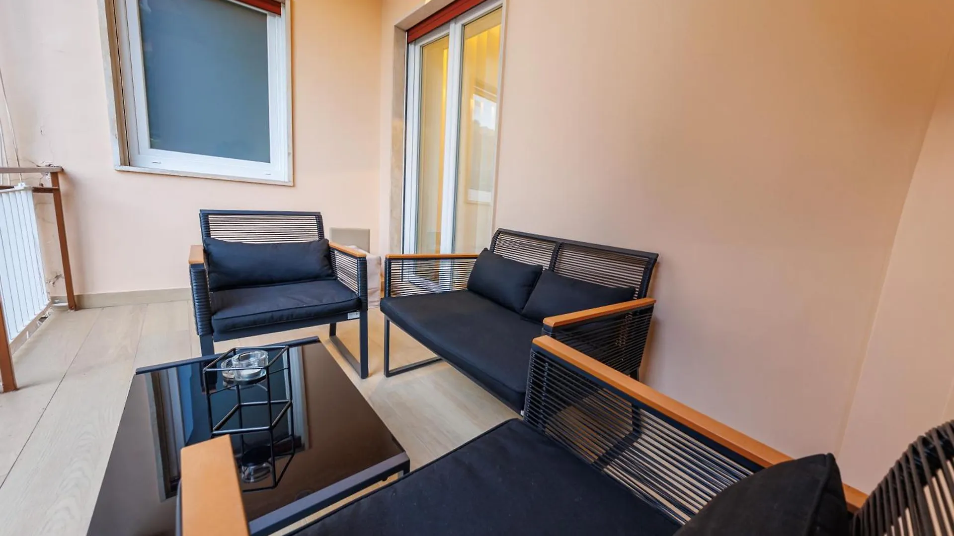 Arya Guest House Neapol
