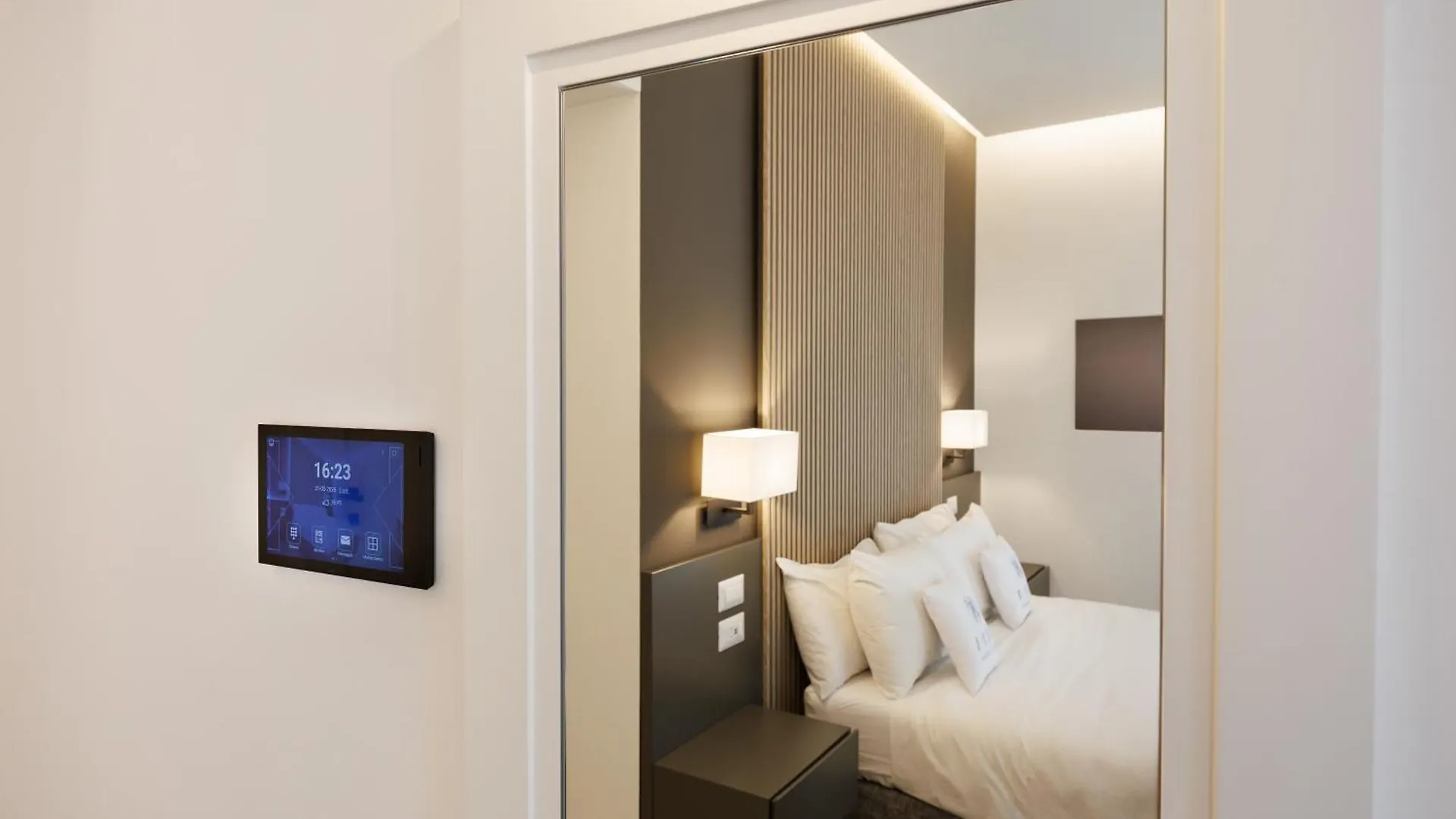 Arya Guest House Neapol