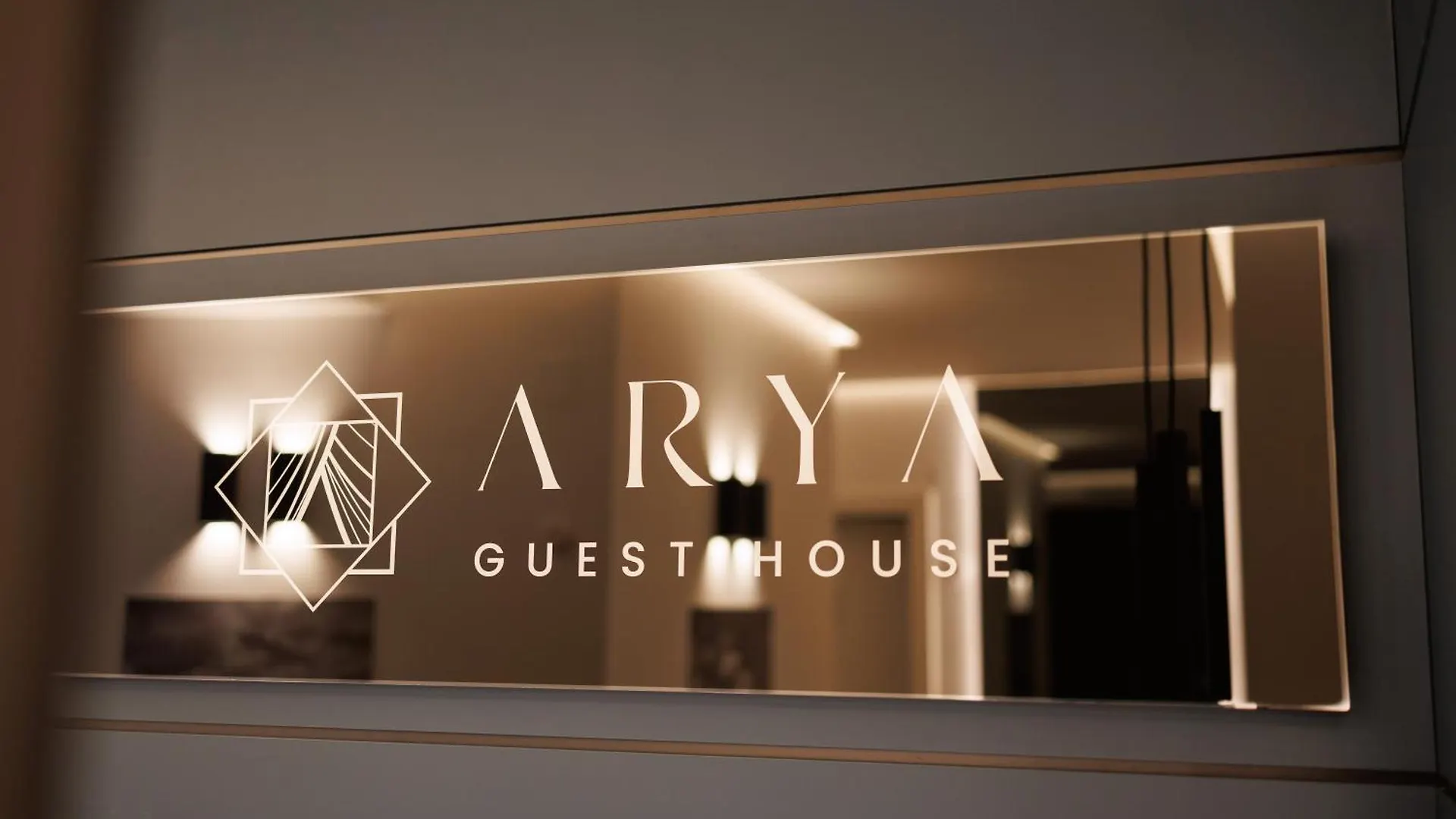 Arya Guest House Neapol